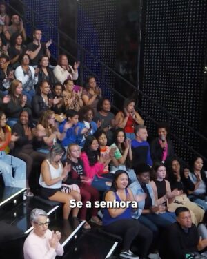 Luciano Huck Instagram - Você acertaria a pergunta do milhão de hoje? 👀💸

O Arthur fez história hoje no palco do @domingao! Não levou o milhão pra casa, mas chegou na pergunta final e saiu com R$300.000. Muito orgulho desse cara. Cria da escola pública, nunca deixou de estudar e correr atrás dos seus sonhos. Parabéns, Arthur! Que a sua trajetória sirva de inspiração para muitos outros jovens! Obrigado por dividir sua história hoje com a gente. ❤️