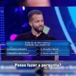 Luciano Huck Instagram - Você acertaria a pergunta do milhão de hoje? 👀💸 O Arthur fez história hoje no palco do @domingao! Não levou o milhão pra casa, mas chegou na pergunta final e saiu com R$300.000. Muito orgulho desse cara. Cria da escola pública, nunca deixou de estudar e correr atrás dos seus sonhos. Parabéns, Arthur! Que a sua trajetória sirva de inspiração para muitos outros jovens! Obrigado por dividir sua história hoje com a gente. ❤️