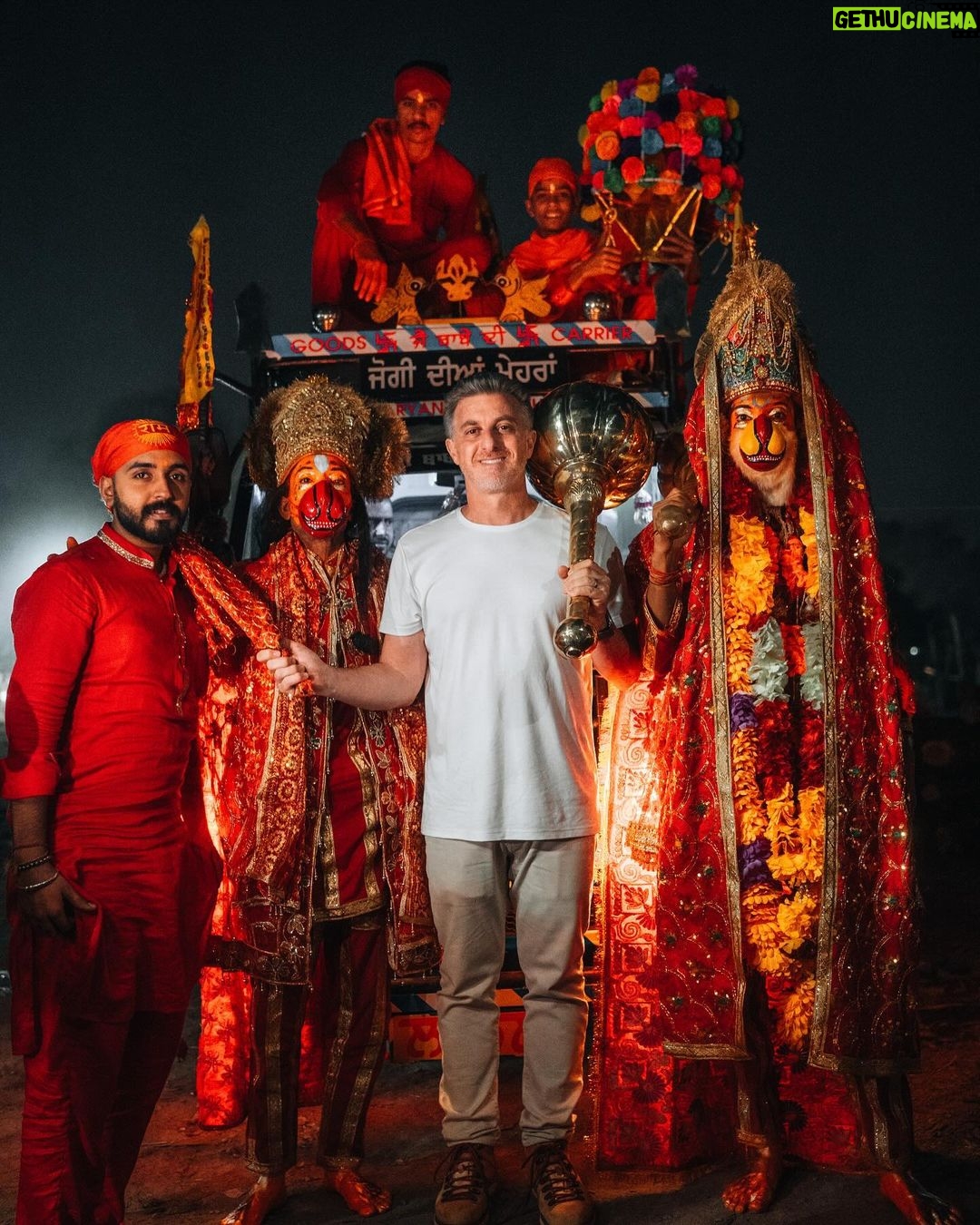 Luciano Huck Instagram - Registros da nossa passagem pela India. Uma das experiências mais intensas da minha vida. E valeu muito a pena. Breve no @domingao 📸 @isthisreal India : इंडिया
