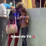 Luciano Huck Instagram – Olha quanto carinho 😍 

Recebi esse vídeo e fiquei encantado com o carinho da vovó com a neta. Momentos especiais que geram lindas lembranças. Quem não gosta de um carinho de vó, né?!

Um beijão e um ótimo 2024 pra vocês duas. Que esse amor siga forte! ❤️

Vídeo: @alanaivaz