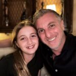 Luciano Huck Instagram – Hoje é o dia dela, nossa Eva. Os 11 anos dela, coincidem com os 11 melhores anos da minha vida. E não é a toa. Ela chegou para fechar a tampa, nossa família estava completa. Meu bem mais precioso, a razão de tudo. Eva é a filha mais carinhosa, doce, inteligente, divertida, companheira deste mundo, sou pura gratidão por ser o pai dela. Minha filha, que voce siga crescendo, amadurecendo e vivendo a vida com toda a intensidade para no futuro ser a mulher que vc quiser ser. Mas por enquanto siga sendo esta criança maravilhosa, curiosa e divertida. Te Amo mais que batata frita. ❤️