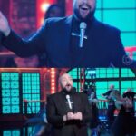 Luciano Huck Instagram – É RITMO DE FESTA! 🎉 Neste final de semana (10), Tiago Abravanel fez uma apresentação especial em homenagem ao avô, Silvio Santos, na “Batalha do Lip Sync” do @Domingão. O Dono do Baú foi dublado e interpretado pelo neto, com direito à famosa musiquinha de abertura do programa, aviãozinho de dinheiro e até o microfone característico do apresentador veterano. MAÔE, ficou MARAVILHOSO! (🎥: @tvglobo/ @domingão)