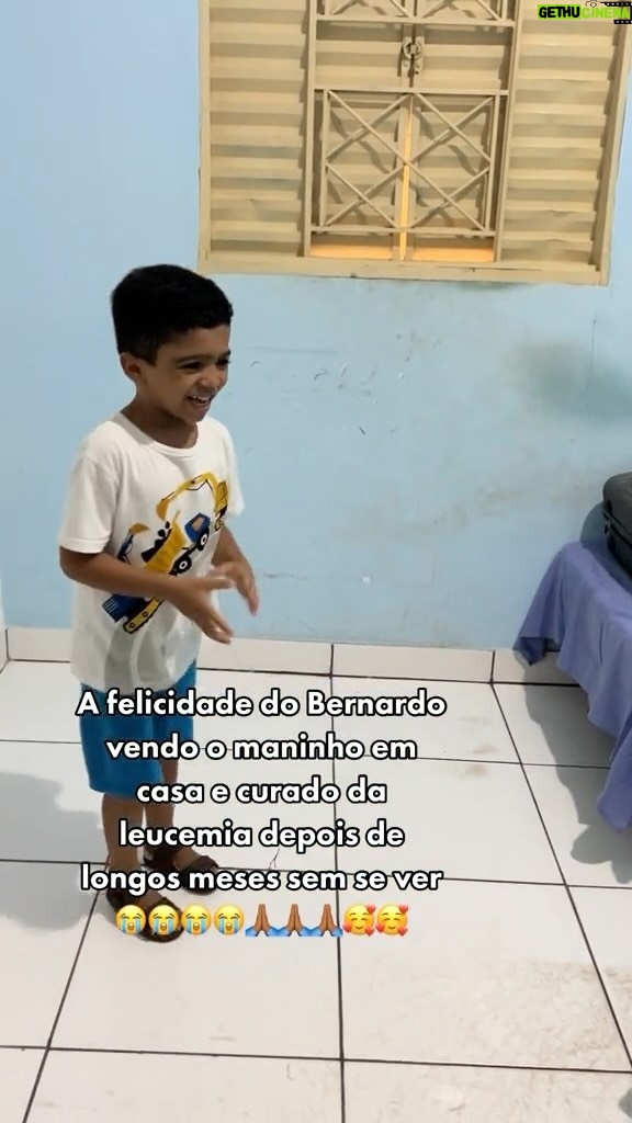 Luciano Huck Instagram - Que reencontro especial! ❤️ O Bernardo ficou todo feliz e saltitante em reencontrar o irmão em casa e curado depois de vencer o câncer. Após longos meses separados, o Bernardo e o Murilo vão passar o Natal juntinhos. Que benção! 🙏😍 Vídeo: nayara.oliveira_18 | Tiktok