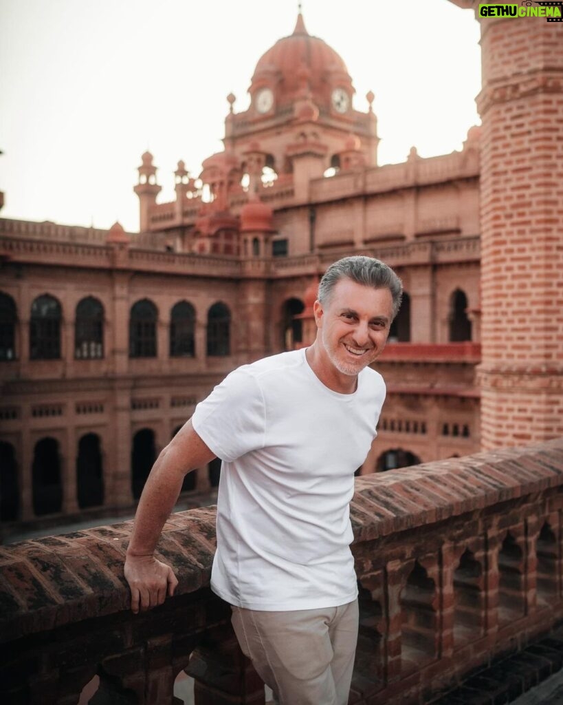 Luciano Huck Instagram - Registros da nossa passagem pela India. Uma das experiências mais intensas da minha vida. E valeu muito a pena. Breve no @domingao 📸 @isthisreal India : इंडिया