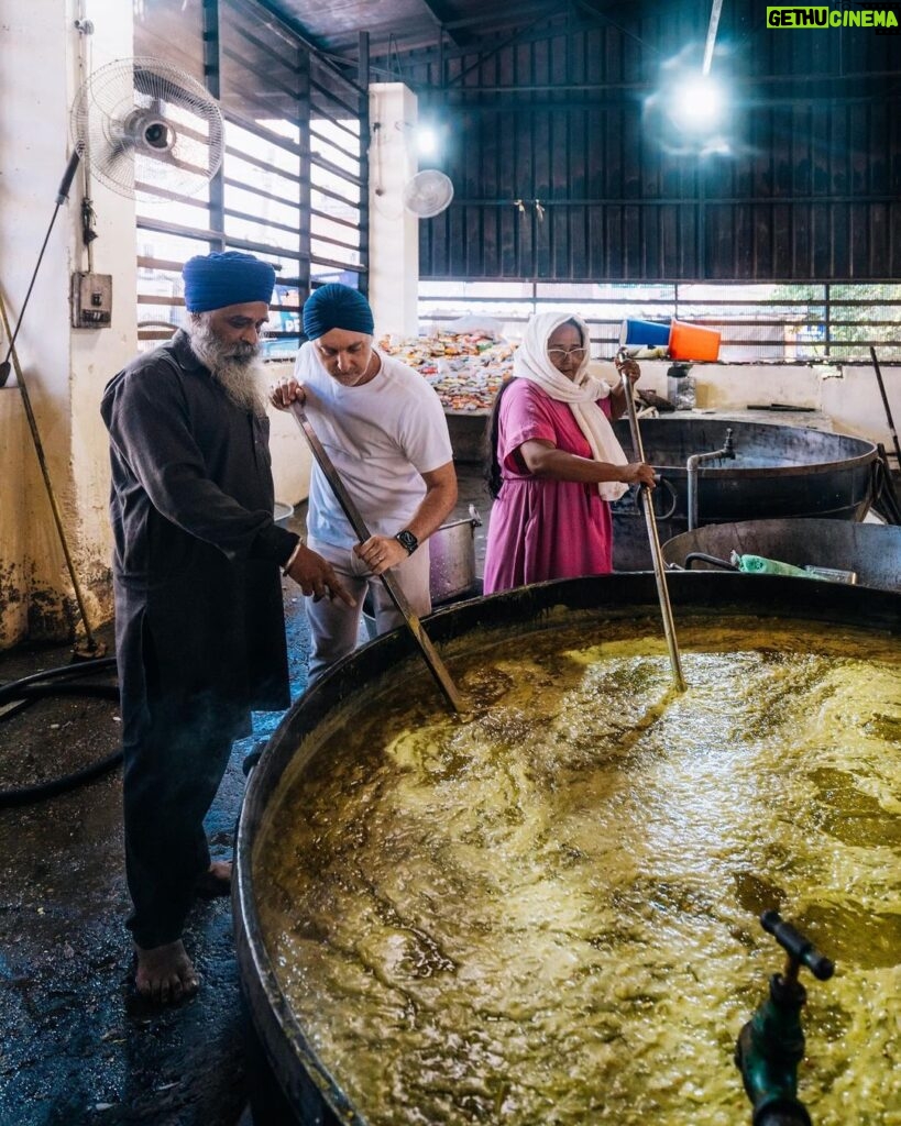 Luciano Huck Instagram - Registros da nossa passagem pela India. Uma das experiências mais intensas da minha vida. E valeu muito a pena. Breve no @domingao 📸 @isthisreal India : इंडिया