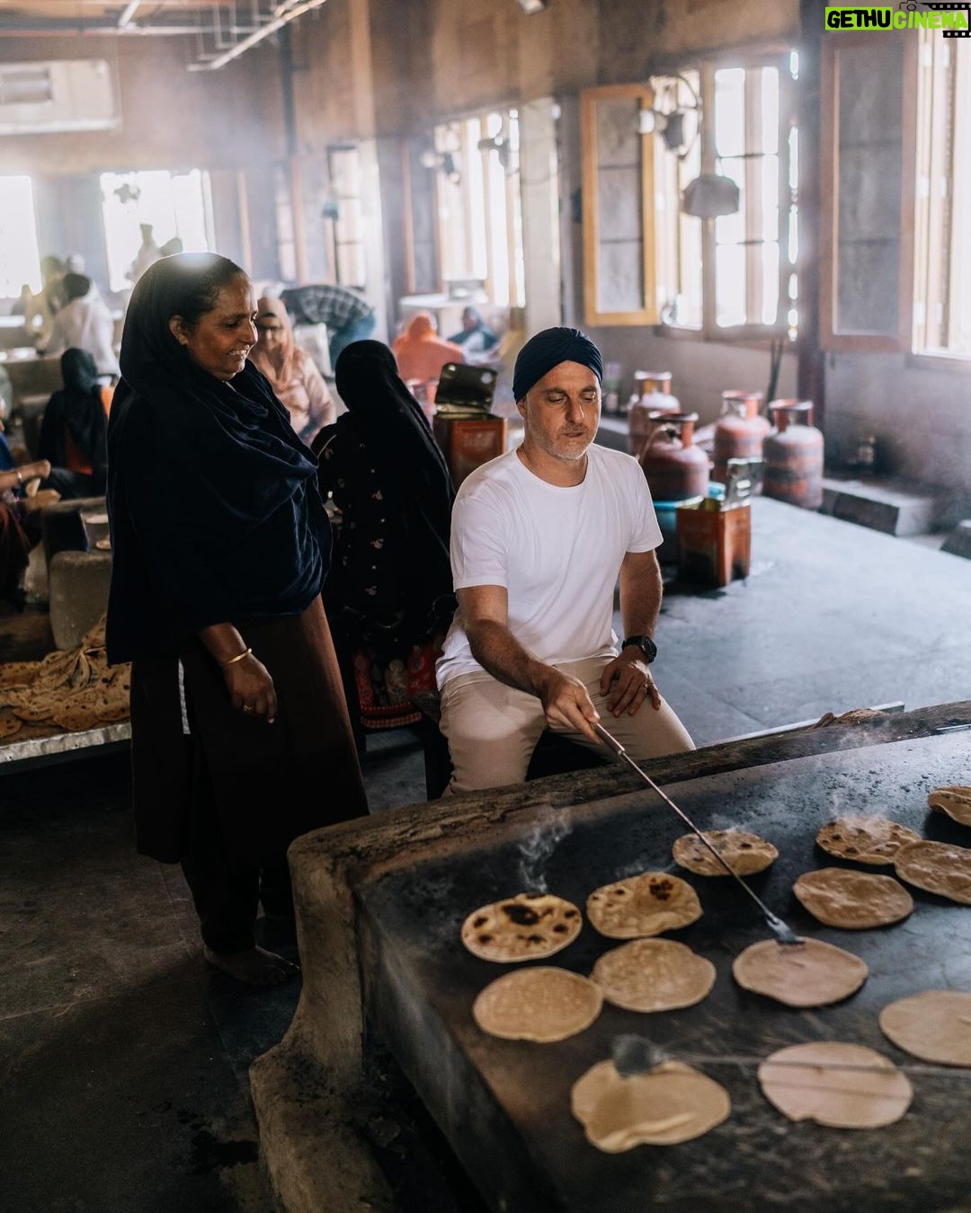 Luciano Huck Instagram - Registros da nossa passagem pela India. Uma das experiências mais intensas da minha vida. E valeu muito a pena. Breve no @domingao 📸 @isthisreal India : इंडिया