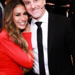 Luciano Huck Instagram - E a música do ano é… Erro gostoso! 😍🏆 No palco do @domingao ela lançou sua carreira solo e voltou hoje para receber o prêmio de Música do Ano e celebrar esse ano único. Parabéns, @simonemendes 👏👏
