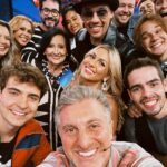 Luciano Huck Instagram - Obrigado, obrigado, obrigado. Pela confiança de todos, em especial a @joaoaugustoliberato, @joaosilva e suas famílias. Que programa especial. Muito feliz por poder homenagear o Gugu e o Fausto. Dois ícones da televisão brasileira e que marcaram a minha vida e a de tantas gerações. 👏👏