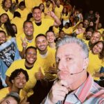 Luciano Huck Instagram - Obrigado, obrigado, obrigado. Pela confiança de todos, em especial a @joaoaugustoliberato, @joaosilva e suas famílias. Que programa especial. Muito feliz por poder homenagear o Gugu e o Fausto. Dois ícones da televisão brasileira e que marcaram a minha vida e a de tantas gerações. 👏👏