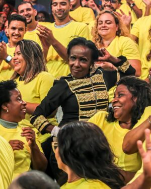 Luciano Huck Instagram - Obrigado, obrigado, obrigado. Pela confiança de todos, em especial a  @joaoaugustoliberato, @joaosilva e suas famílias.

Que programa especial. Muito feliz por poder homenagear o Gugu e o Fausto. Dois ícones da televisão brasileira e que marcaram a minha vida e a de tantas gerações. 👏👏