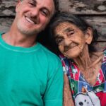 Luciano Huck Instagram – Uma das cenas mais poéticas e lindas que vivi nos últimos tempos. Dona Raimunda Marta tem 102 anos, desde os 17 vive em Clevelandia do Norte, às margens do Rio Oiapoque no  Amapá, vinda do Ceará. Louca por mim e agora estou louco por ela. Foi lindo. Obrigado @isthisreal. Lindas imagens. @domingao – LIGA O SOM, a conversa é muito boa.