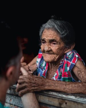 Luciano Huck Instagram - Uma das cenas mais poéticas e lindas que vivi nos últimos tempos. Dona Raimunda Marta tem 102 anos, desde os 17 vive em Clevelandia do Norte, às margens do Rio Oiapoque no  Amapá, vinda do Ceará. Louca por mim e agora estou louco por ela. Foi lindo. Obrigado @isthisreal. Lindas imagens. @domingao - LIGA O SOM, a conversa é muito boa.