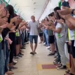 Luciano Huck Instagram – Professores merecem ser homenageados todos os dias! 👏👏

Olha só que despedida especial que os alunos do @ifespiumaoficial prepararam para o professor Clóvis, pela sua aposentadoria. 

Tenho certeza que os aplausos são de gratidão e reconhecimento. 😍

Vídeo: 20221taiem / TikTok