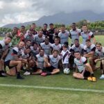 Luciano Huck Instagram - Você deve ter visto o vídeo do @guigandramoura esses dias e se emocionado com a sua história. Esse pequeno já mostrou que tem uma força de gigante. Após ter recebido alta do hospital, ele ganhou uma surpresa dos jogadores do @vascodagama . 🥰 Eu sou corintiano roxo e não escondo de ninguém, mas o @vascodagama bateu um bolão com essa atitude! 👏👏 Muita saúde pra você, Gui!