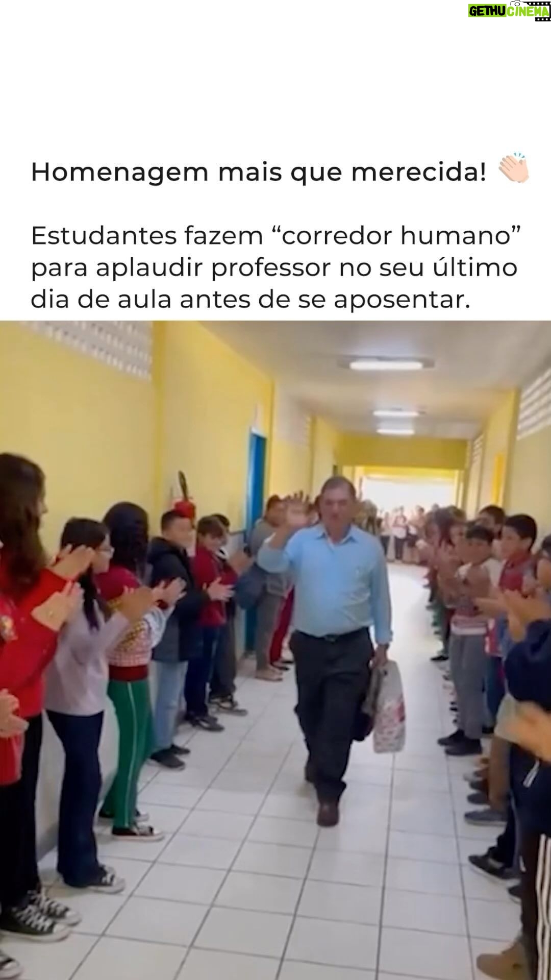 Luciano Huck Instagram - O último dia de trabalho do professor Jacy Silveira foi especial e emocionante, graças aos estudantes da Escola Municipal David Gomes no Espírito Santo, que resolveram o homenagear. 😍 Os alunos e funcionários se uniram e fizeram um “corredor humano” para aplaudir o docente na sua despedida. Após 35 anos de trabalho e dedicação à educação, Jacy irá se aposentar. Uma homenagem mais que merecida! Viva os profissionais da educação! 👏👏