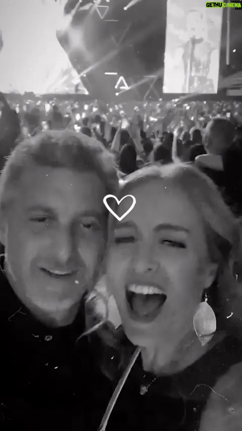 Luciano Huck Instagram - São quase 20 anos “namorando por ai” e só melhora. Te amo ao infinito e além. Feliz dia dos namorados. ❤️