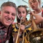 Luciano Huck Instagram - Festa junina na escola. A gente adora. ❤️ Eva & seu trombone.