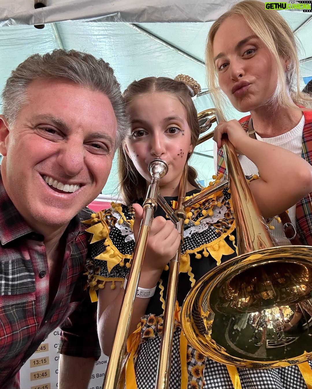 Luciano Huck Instagram - Festa junina na escola. A gente adora. ❤️ Eva & seu trombone.