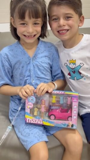 Luciano Huck Instagram - Que reencontro lindo e cheio de amor! 😍🥺

Depois de longos meses separados, o Bernardo matou a saudade da Júlia, sua irmã que vem lutando bravamente contra a leucemia.
 
Com autorização médica os irmãos se reencontraram e marcaram esse momento com muitos abraços e carinho.

O amor cura, né? ❤️

Muita saúde pra Júlia e muita fé pra essa família. 🙏

Vídeo: @michelestein