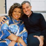 Luciano Huck Instagram – Estreamos o Quem Vem Pra Cantar com o pé direito. ❤️

Com a presença da minha amada amiga @pretagil. Depois de um ano intenso, é muito lindo vê-la no Palco do @domingao esbanjando alegria, saúde e luz.

Um domingo de carnaval especial, com direito a surpresa da @alcione que eu sou fã demais. Foi lindo! 😍

Obrigado, obrigado!
