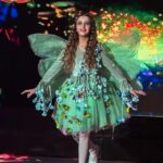 Luciano Huck Instagram – No palco do Domingão… Eva ❤️
Que emoção ver a nossa menina homenageando a mãe! 
Muito amor de uma só vez.
Filha, vc arrebentou!!!! ❤️