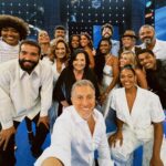 Luciano Huck Instagram – Gostaram do @domingao de hoje? 😍

Amigos especiais e que admiro muito. A nossa passagem de bastão encerrou o ciclo de Terra e Paixão e abre espaço para Renascer na telinha da @tvglobo. 👏👏

Muito obrigado pela presença de vocês!