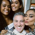 Luciano Huck Instagram – Gostaram do @domingao de hoje? 😍

Amigos especiais e que admiro muito. A nossa passagem de bastão encerrou o ciclo de Terra e Paixão e abre espaço para Renascer na telinha da @tvglobo. 👏👏

Muito obrigado pela presença de vocês!