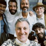 Luciano Huck Instagram – Gostaram do @domingao de hoje? 😍

Amigos especiais e que admiro muito. A nossa passagem de bastão encerrou o ciclo de Terra e Paixão e abre espaço para Renascer na telinha da @tvglobo. 👏👏

Muito obrigado pela presença de vocês!