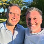 Luciano Huck Instagram – Há 10 anos que não vinha aqui; pela primeira vez, trouxe a família. Este lugar é mágico e se desenvolveu muito bem. Não poderíamos ter escolhido um canto do mundo melhor para começar 2024. Que venha um ano de muita saúde e paz. Porto De Pedras – Alagoas