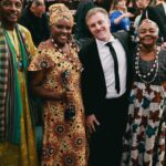 Luciano Huck Instagram - Que honra estar ao lado de tanta gente especial e talentosa. 😍 O Melhores Do Ano é também uma oportunidade de aplaudir de pé aquelas pessoas que fazem a diferença nas suas comunidades. Esse ano, contamos a história do Darcy e da Luciene, do Ananias e da Jucilene do Quilombo Kaonge e da Dona Renata da Casa Mãe. Parabéns pelo trabalho incrível de vocês, vocês são INSPIRAÇÃO!