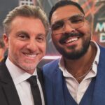 Luciano Huck Instagram - Que noite especial ao lado de tanta gente querida e talentosa. ❤️ Encontros, homenagens, alegria e emoção! Próximo @domingão, dia 17, na telinha de vocês. #MelhoresDoAno