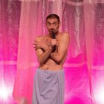 Luciano Rosso Instagram - doucement, mariah.. APOCALIPSYNC Dernières dates au @rondpointparis jusqu’au dimanche 2 avril à 18h30 Ph : Rose Fayet @focusrose_photographie Théâtre du Rond-Point