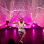 Luciano Rosso Instagram - n’exagérons pas APOCALIPSYNC Dernière semaine au @rondpointparis Jusqu’au dimanche à 18h30 Ph : Rose Fayet @focusrose_photographie Théâtre du Rond-Point