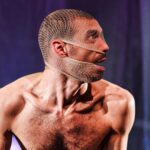 Luciano Rosso Instagram - APOCALIPSYNC en tournée @theatreanthea Antibes Bientôt au @rondpointparis ph : Hermes Gaido @unpoyorojo @qlp_prod @m.saccomic @oriapuppo #lipsync #theatrephysique #theatregestuel #danse #apocalipsync #lucianorosso anthéa - antipolis theatre d'antibes