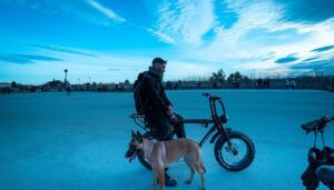 Luciano Rosso Instagram - 🐕 poïca et moi 🚲 
📸: hermes gaido