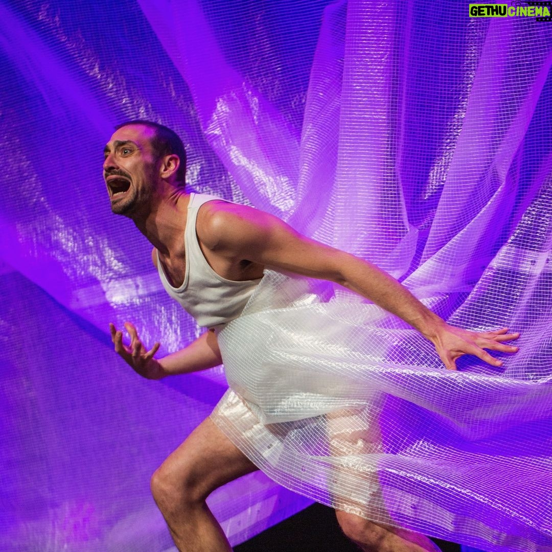 Luciano Rosso Instagram - APOCALIPSYNC única función en Buenos Aires 🇦🇷 1 de febrero 22:30hs @teatrometropolitanok Link en Bio Teatro Metropolitan