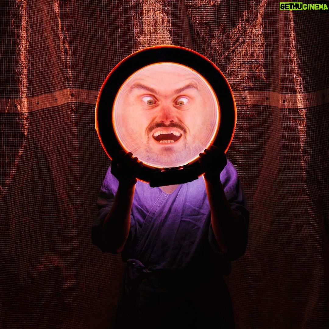 Luciano Rosso Instagram - mirror mirror on the wall #APOCALIPSYNC en tournée @qlp_prod ph : hermes gaido