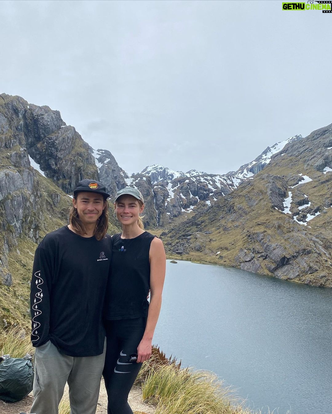 Lucy Fry Instagram - Greenstone to Routeburn NZ with @kierangiffen_ 💕 Routeburn Track