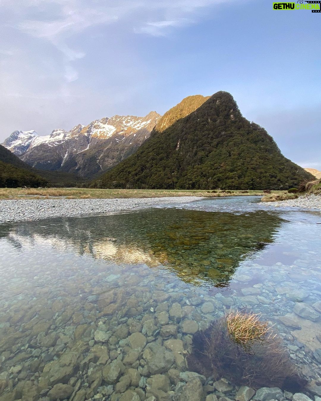 Lucy Fry Instagram - Greenstone to Routeburn NZ with @kierangiffen_ 💕 Routeburn Track
