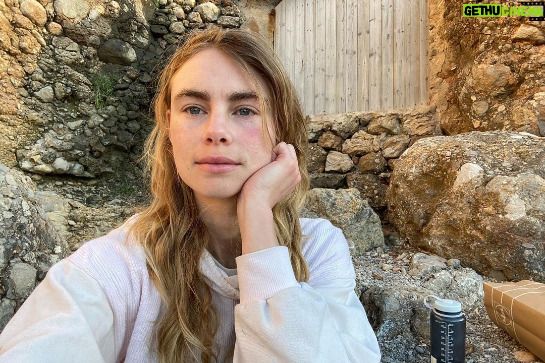 Lucy Fry Instagram - Grateful to get to travel to celebrate our friends beautiful wedding, @stephaniiie_nyc and @alecwing ❤️, to see my sister and soon-to-be-brother in law, to go to an island, paint alongside an angel artist, watch tides turn and perspectives change🌊