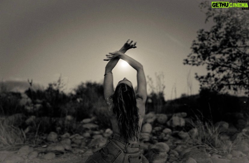 Lucy Fry Instagram - Happy womenโs day. Happy full moon ๐๐