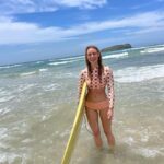 Lucy Fry Instagram - Happy hollies 🎄🌞 Australia