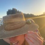 Lucy Fry Instagram - Surprise 🐸