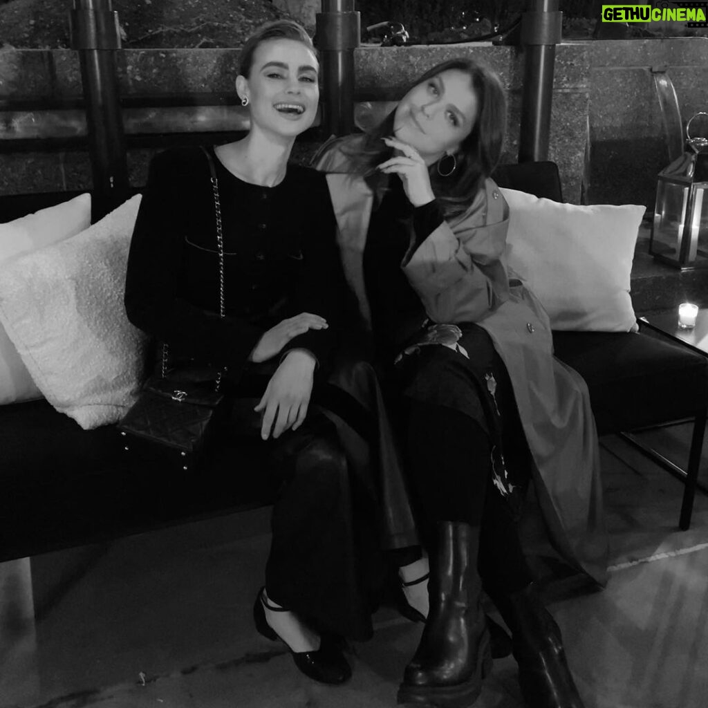 Lucy Fry Instagram - A fabulous Friday! Thank you @chanelofficial 🖤 #n5inthestars