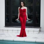 Lucy Hale Instagram – Vintage Dior last night for @peopleschoice ♥️🥀

📸: @yotamshwartz 
@mollyddickson 
@kdeenihan 
@bridgetbragerhair 
@colorbymattrez 

@jenna_filingeri & @clarke_johnson 
@sora.skin.studio 
@theledecompany
