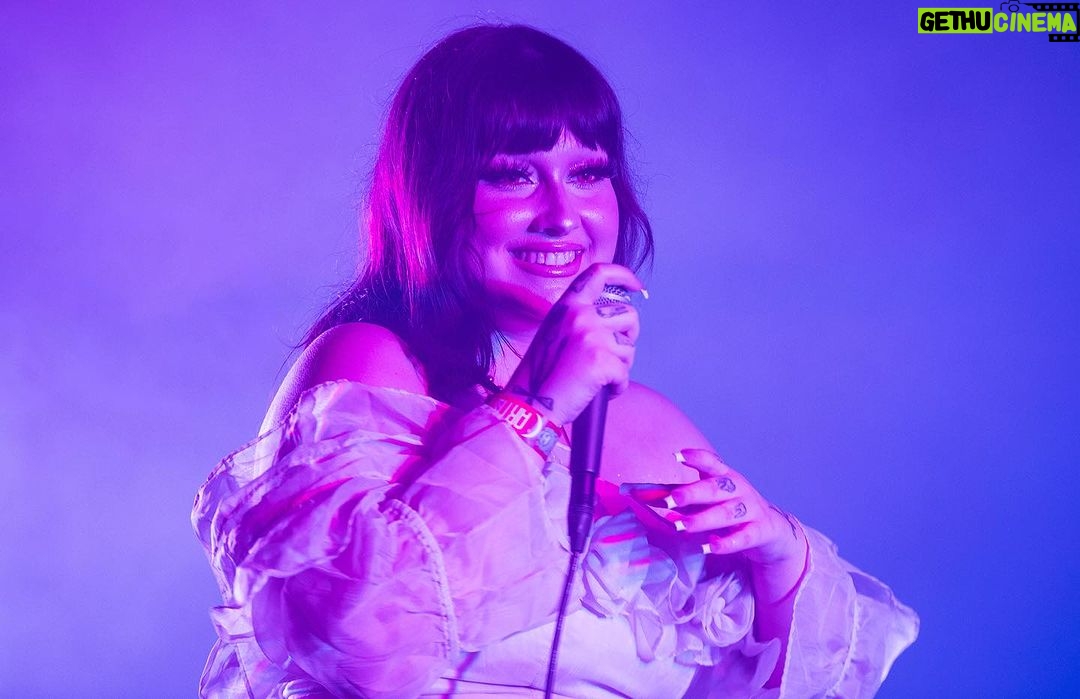 Lucy Loone Instagram - was so blessed to have been able to play at the historic hollywood forever cemetery last friday ♥︎ it warmed my heart to share this night with my loved ones. thank you @jazminbean & thank you to everyone who came out and showed love. {📷 by: @carlpocket}