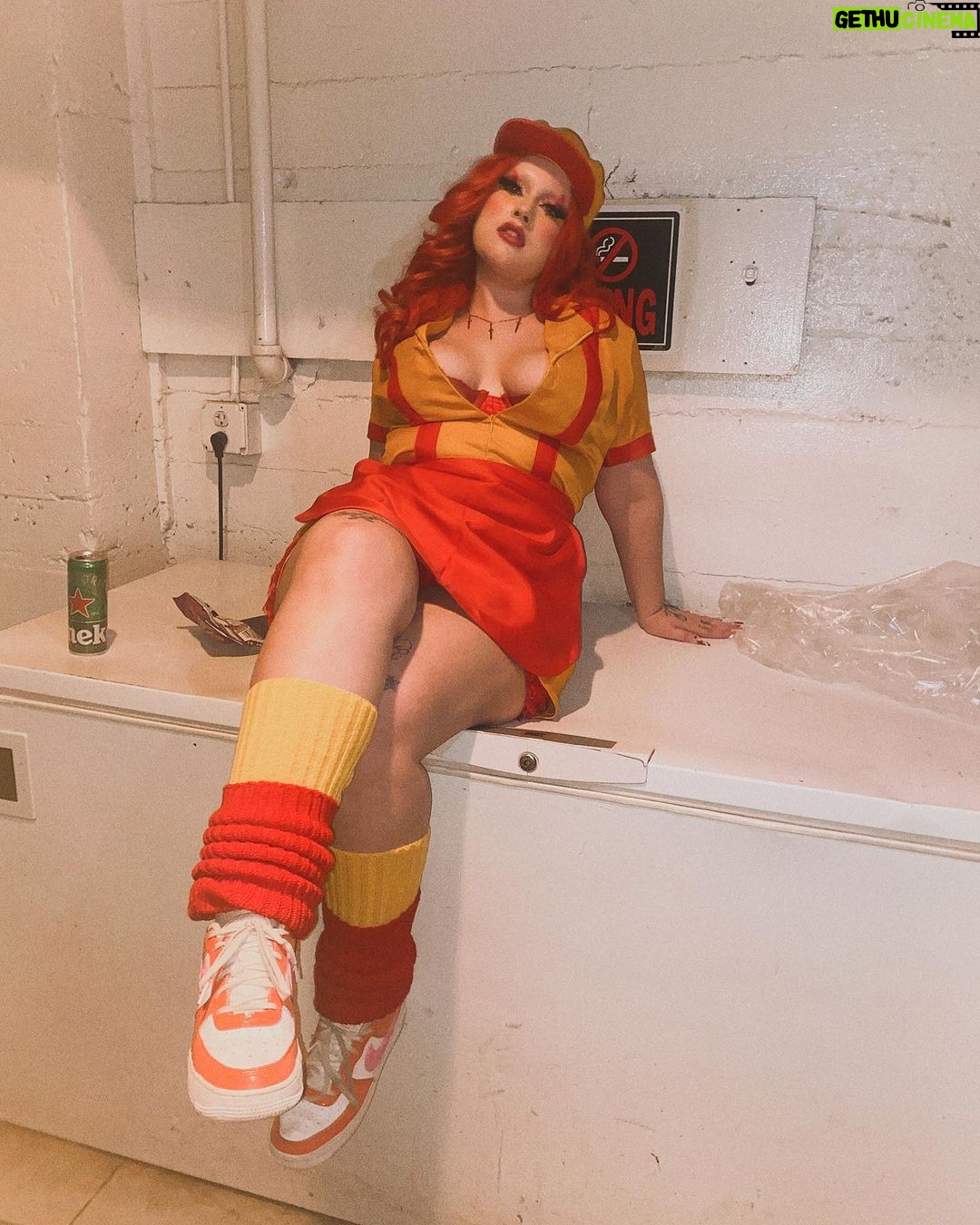 Lucy Loone Instagram - BILLIONS OF BURGERS SOLD ♥️💯🍟📀🍔