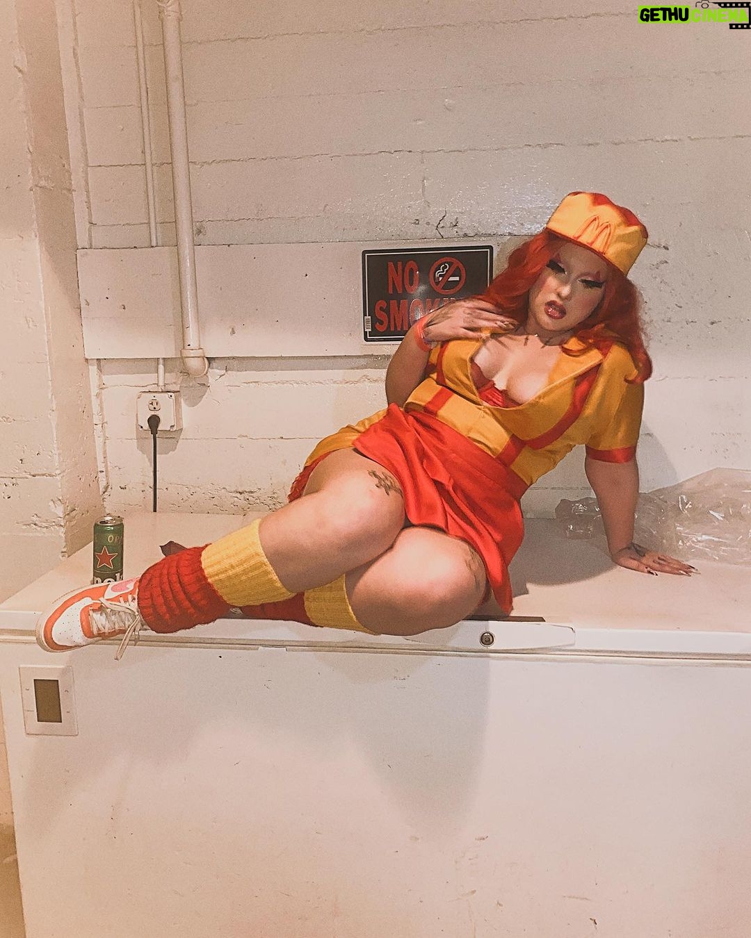 Lucy Loone Instagram - BILLIONS OF BURGERS SOLD ♥️💯🍟📀🍔