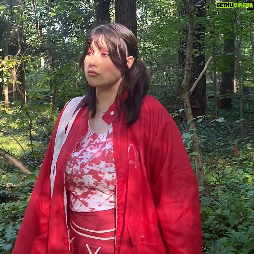 Lucy Loone Instagram - 🌳♥️🌳 i think i’m gonna post a snippet from the album by the end of this week, lmk if you want to hear it ♡ sending love. Brooklyn, New York