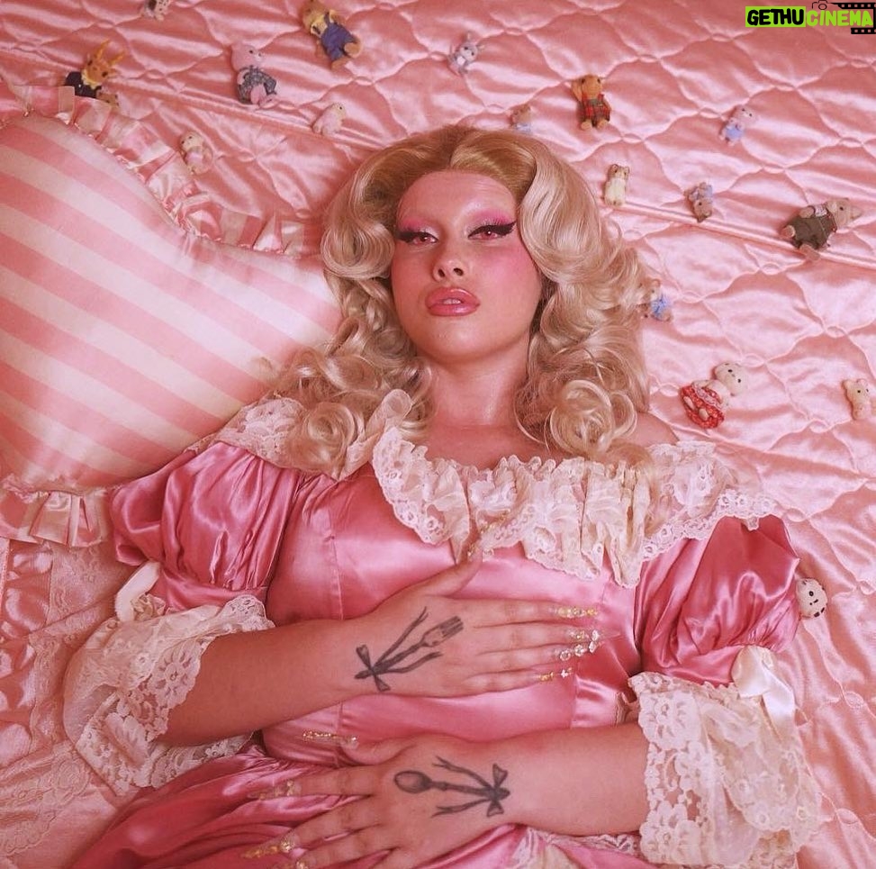 Lucy Loone Instagram - stream whole milk 🥛ミ☆